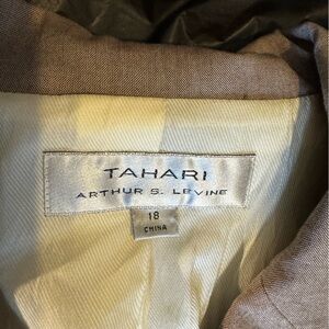 Tahari women’s beige pant suit